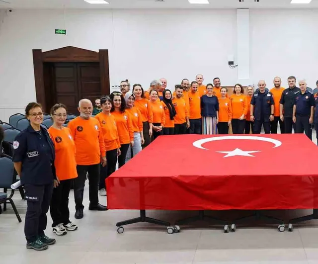 Menteşe'de 27 gönüllü, mahalleyi afetlere karşı güçlendirmek için yemin etti