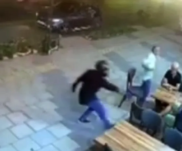 Mersin'de tantunicide oturan site yöneticisi kasklı saldırganın hedefi oldu