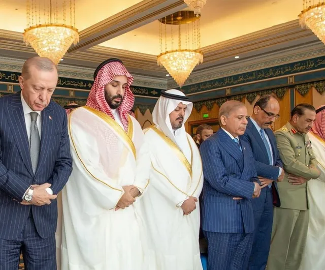 Mescid-i Haram'da buluşma: Erdoğan, Selman ve Şerif cuma namazında saf tuttu