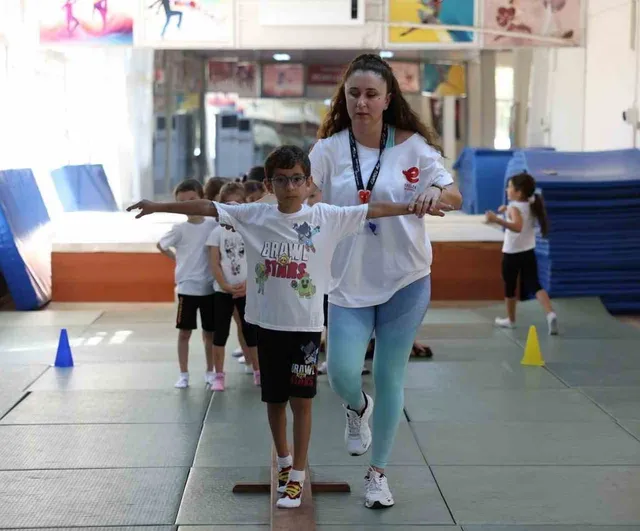 Minik Efeler jimnastikle esneklik ve özgüven kazanıyor