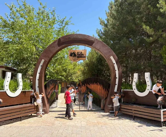 Minik eller filografiyle buluştu: Kur'an kursunda eğitim ve sanat iç içe