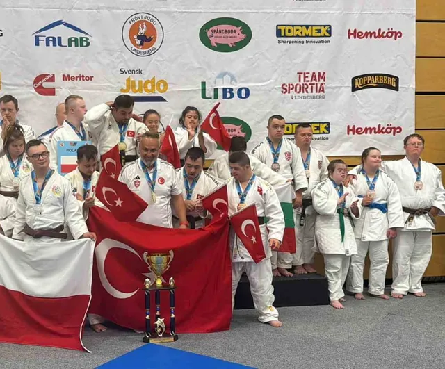 Namağlup zafer: özel sporcular Judown mix takımı dünya şampiyonu