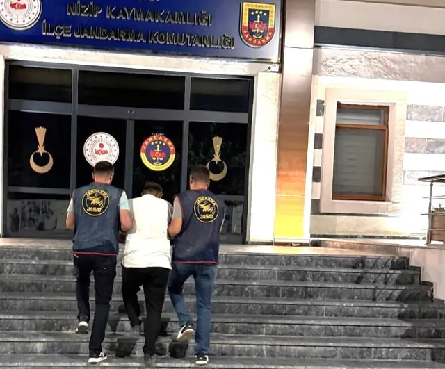 Nizip'te kesinleşmiş 10'ar yıl cezaları bulunan iki şüpheli jandarmaya teslim oldu