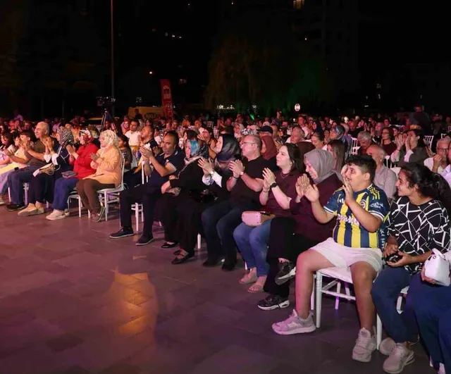 Nostalji rüzgârı Çarşı Melikgazi’de Türk Sanat Müziği ile esti