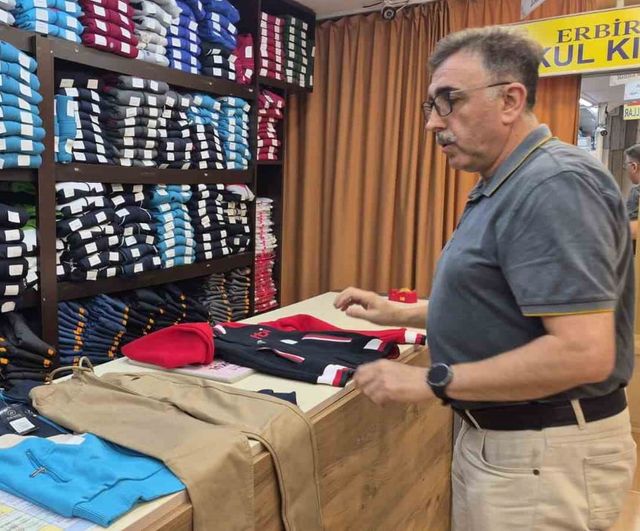 Okul kıyafetlerinde hazırlıklar hızlandı: setler 2 bin liradan başlıyor