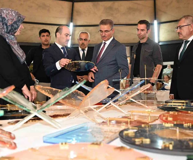 Oltu'da emeğin sergisi: ADEM kursiyerleri yıl sonu çalışmalarını sundu