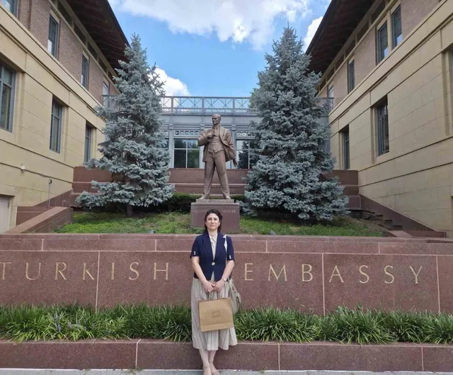 OMÜ'lü profesörün ödülü, gençlerde belirsizliğin altını çizdi