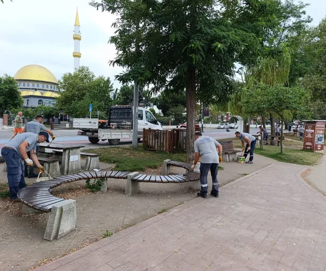 Ordu'da kent mobilyaları yerinde onarımla yenileniyor