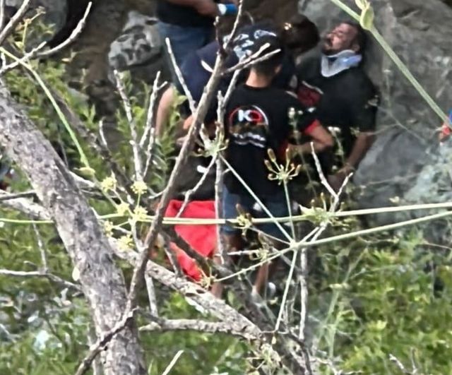 Osmaniye'de uçurumdan dereye yuvarlanan otomobil: 1 ölü, 1 yaralı