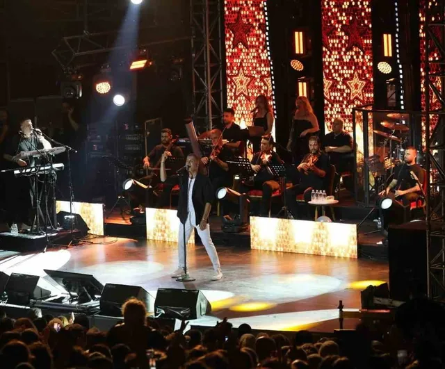 Özcan Deniz Bursa'da ayrılık sancılarını teselli etti