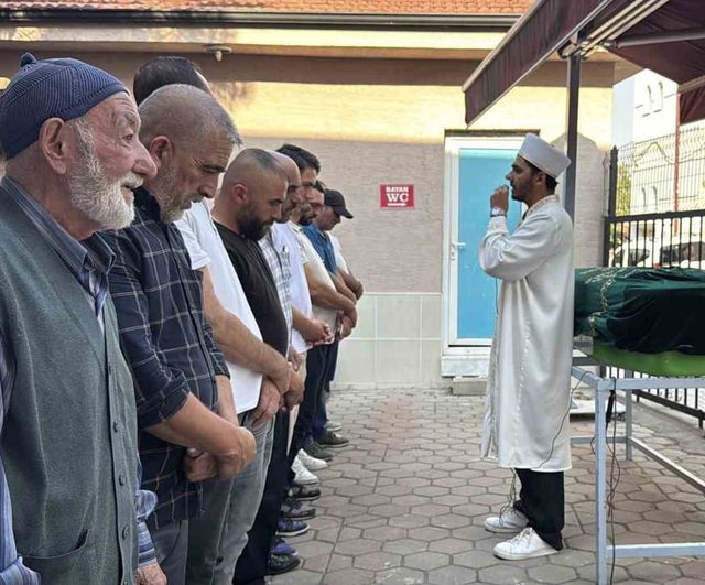 Pazar esnafı arkadaşının saldırısına yenik düştü: Bülent Sap son yolculuğuna uğurlandı