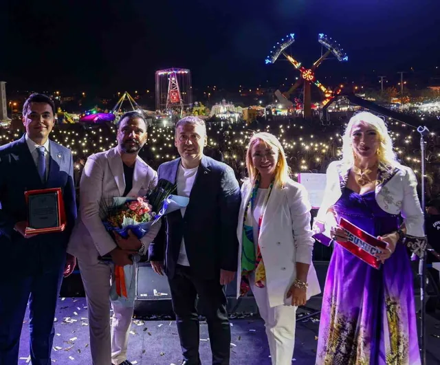 Pazaryeri'nde nüfusu aşan katılım: Alişan konserine 25 bin kişi