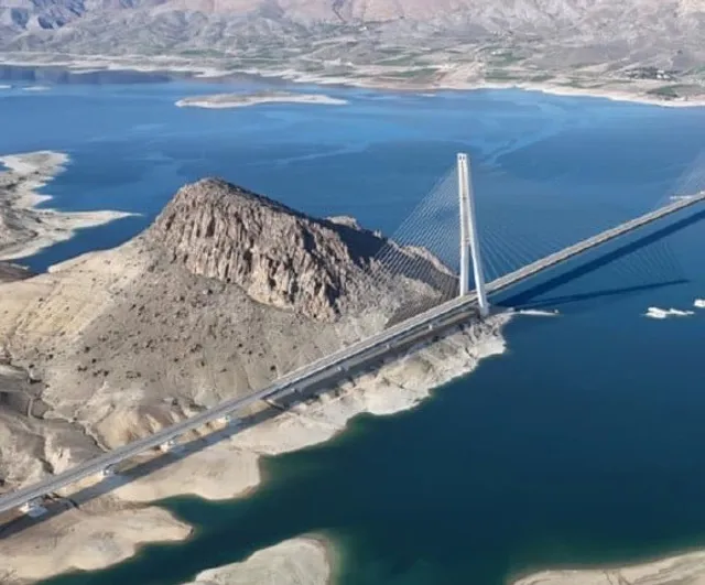 Pertek köprüsüyle keban gölü üzerinde Elazığ ve Tunceli arasında kesintisiz kara yolu hedefleniyor