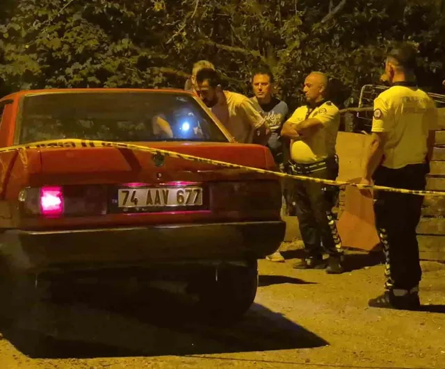 Polisten kaçan ehliyetsiz sürücünün kaçışı ev önünde akrabasına çarpmasıyla sonlandı