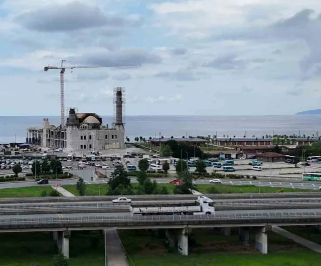 rize'de yükselen recep tayyip erdoğan camii inşaatında inceleme