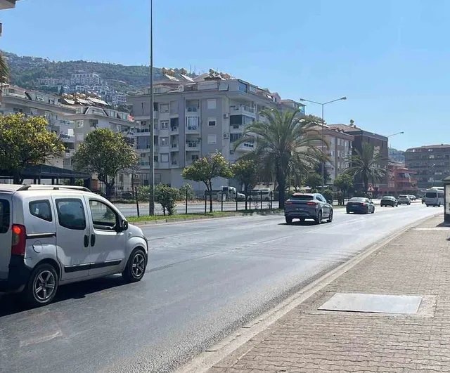 Sabah saatlerinde d-400'de kaza: Hyundai, Metro Turizm otobüsüne çarptı