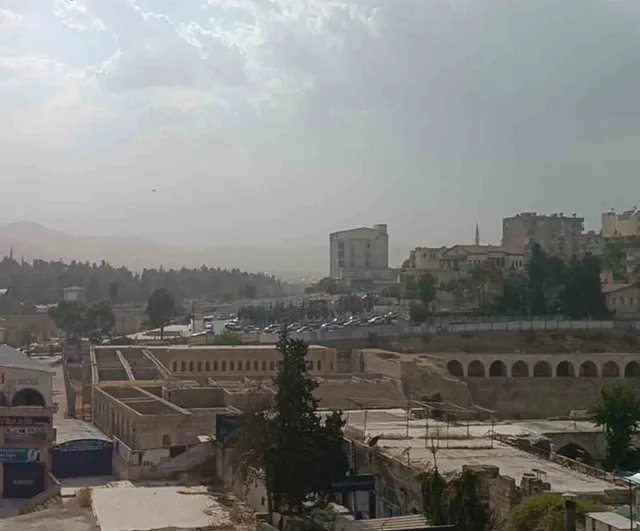 Şanlıurfa'da kuzeyden gelen toz bulutu hayatı olumsuz etkiledi