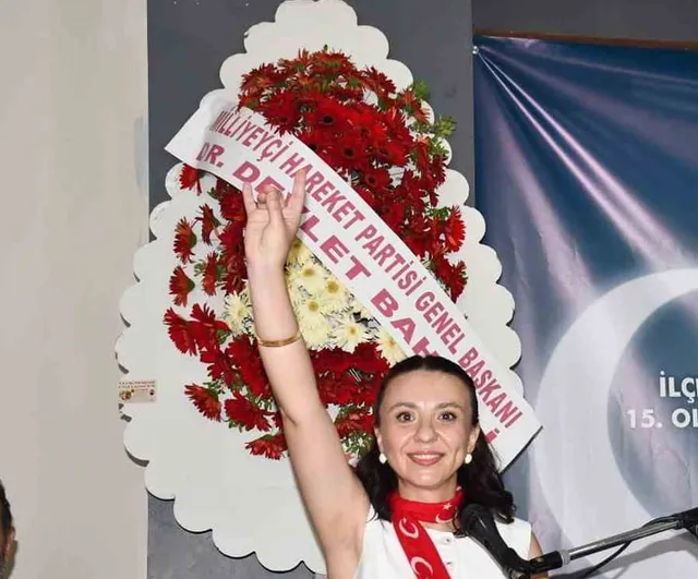 Selendi'de yeni dönem: MHP'nin ilçe başkanı avukat Hafize Gürcan seçildi