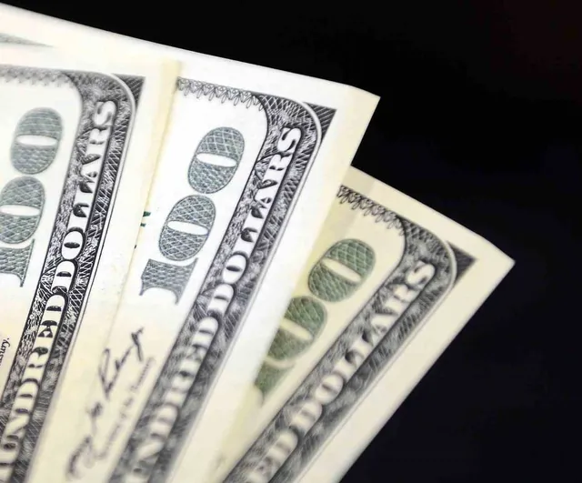 Serbest piyasada dolar 47,5460 lira, euro 54,8950 liradan haftaya başladı
