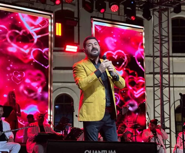 Serkan Kaya memleketi Sivas'ta festival finalini şarkılarla taçlandırdı