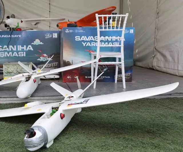 Siirt havalimanı'nda gençlerin tasarladığı savaşan İHA'ların rekabeti sürüyor