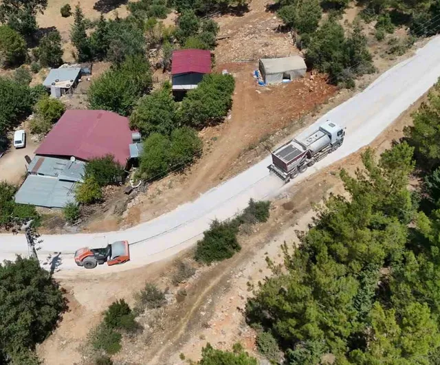 Silifke tarım yolları çift kat asfaltla güvenli ve konforlu hale getirildi