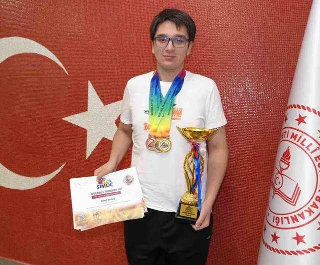 Singapur’dan İzmir’e bir başarı daha: dünya ikinciliğine uzanan matematik yolculuğu