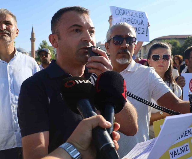 Sivas'ta eğitim krizi meydanda: veliler ve öğretmenler çözüm talep ediyor