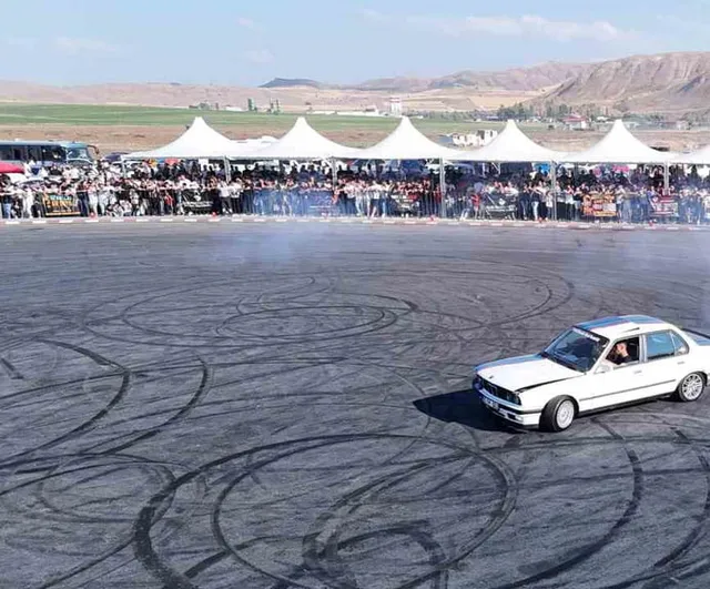 Sivas’ta motor sesi ve renkli modifiye gösterisi