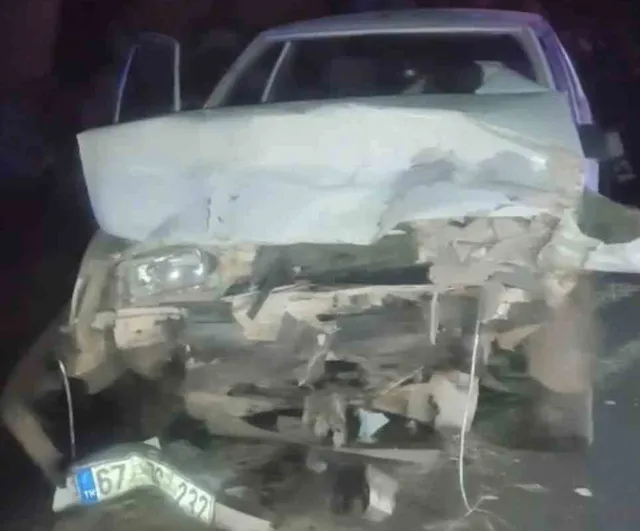 Siverek'de Viranşehir yolu üzerinde kafa kafaya çarpışma: üç kişi yaralandı
