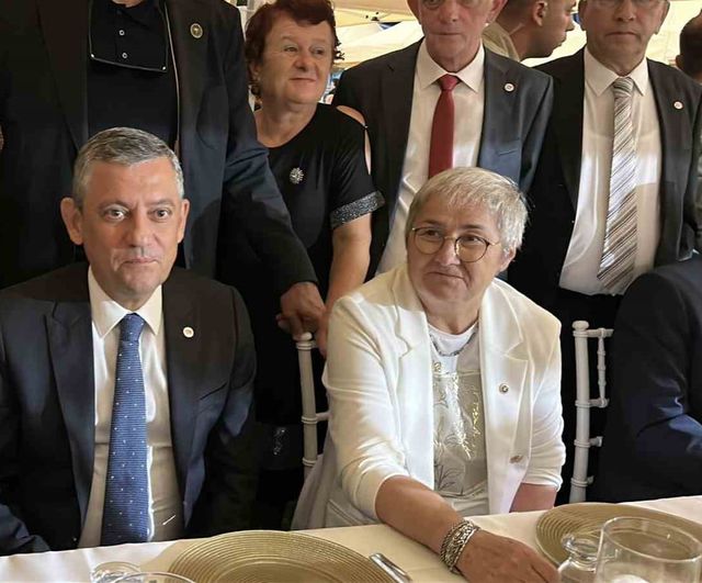 Siyasi ve yerel isimlerin katıldığı nikah şahitliği Sakarya'da gerçekleşti