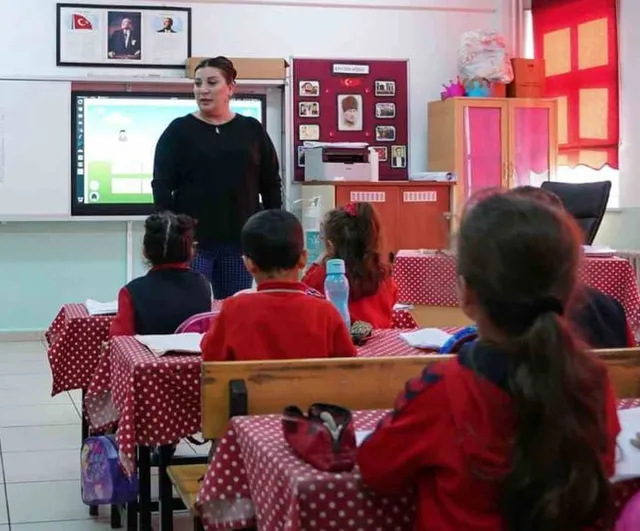 Sözleşmeli çiftlere aile birliği için iller arası yer değiştirme başvuruları başlıyor