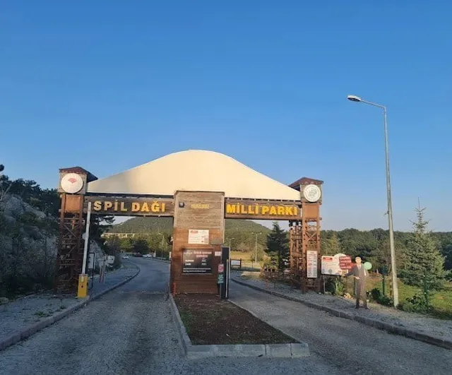 Spil Dağı'nda fırtına uyarısı: hafta sonu mangal ve semaver yasağı