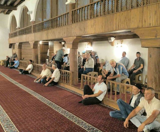Şuhut'ta mevlid kandili büyük camide huşu ve kardeşlik duygusuyla idrak edildi