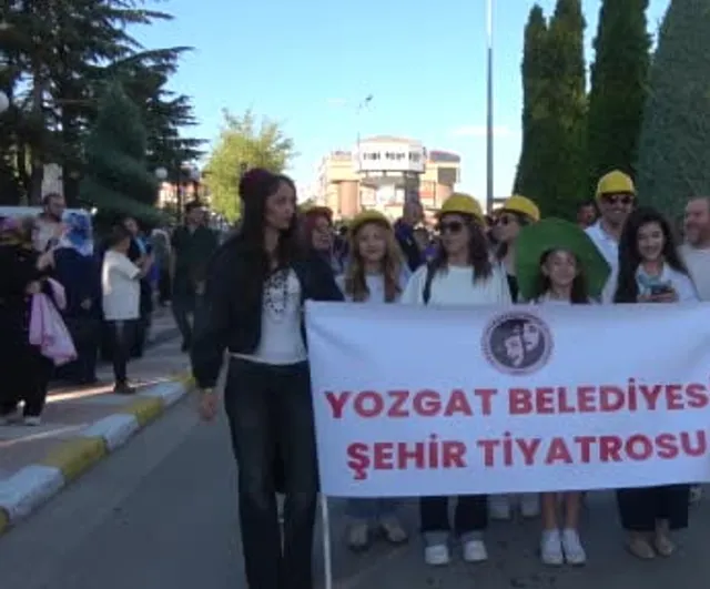 Sürmeli şenlikleri kortejle başladı, kent Meydanı üç günlük şölene ev sahipliği yapıyor