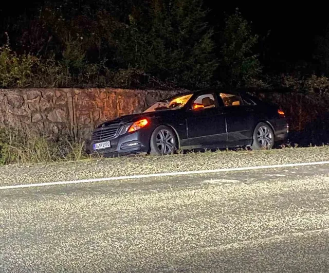 Takla atınca zincirleme kaza çıktı: yolda telef olan ineğe iki araç daha çarptı