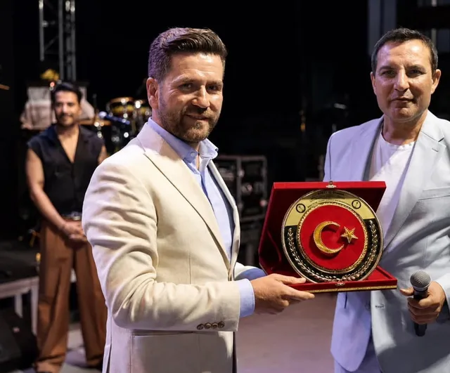 Tavas'ta zeybek festivali Rafet El Roman'la coştu