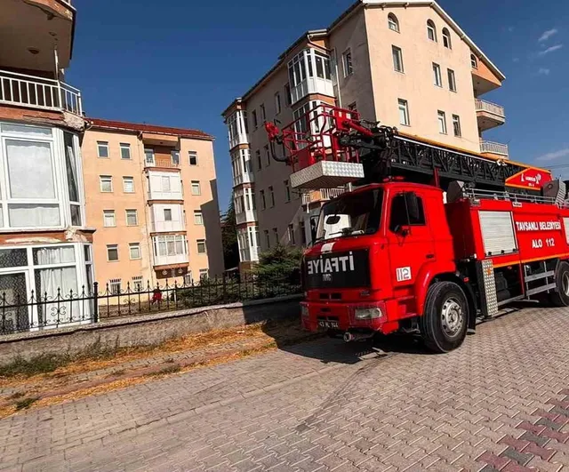 Tavşanlı'da ev mutfağında çıkan yangın itfaiyenin müdahalesiyle söndürüldü