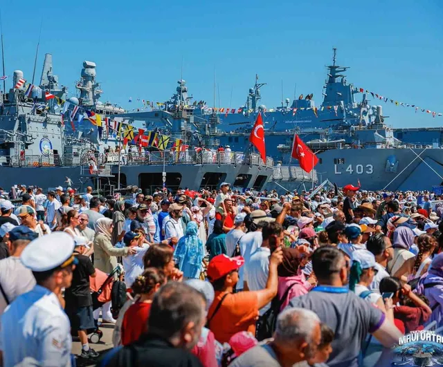 Teknofest Mavi Vatan'da gökyüzünü dolduran hava gösterileri