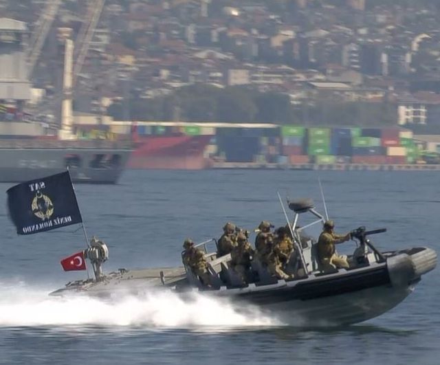 Teknofest Mavi Vatan'da SAS ve SAT komandolarının zorlu kurtarma gösterisi
