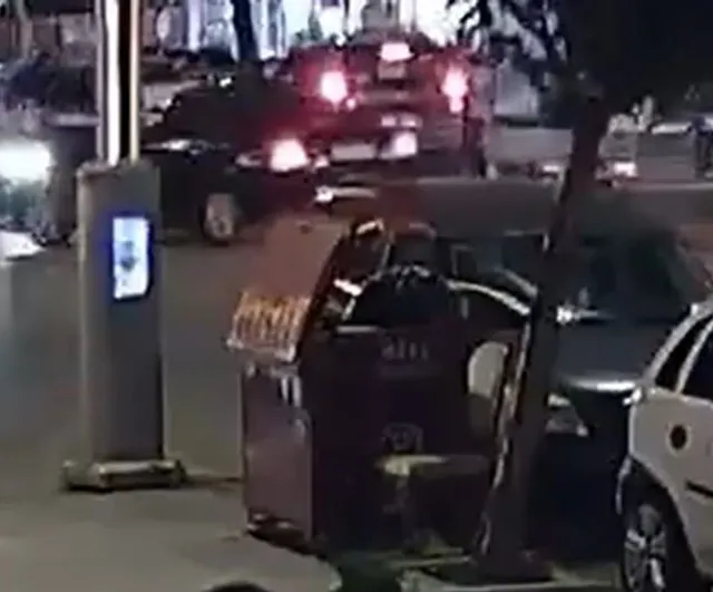 Tokat'ta kavşakta anlık karışıklık sonucu motosiklet yola savruldu
