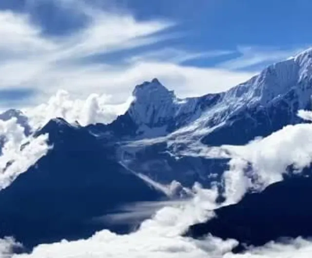 Turistin kaydı, Gyirong sınırında buzulun kopuş anını belgeledi