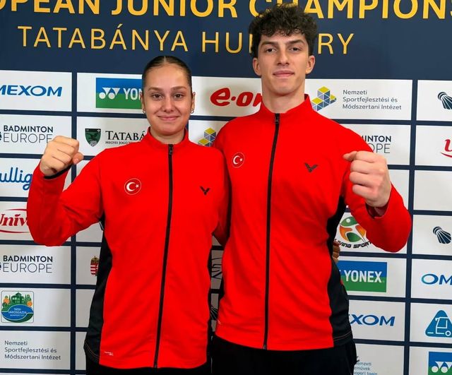 Türk genç milli badmintoncuları avrupa gençler şampiyonası'nda dört yarı final kazandı