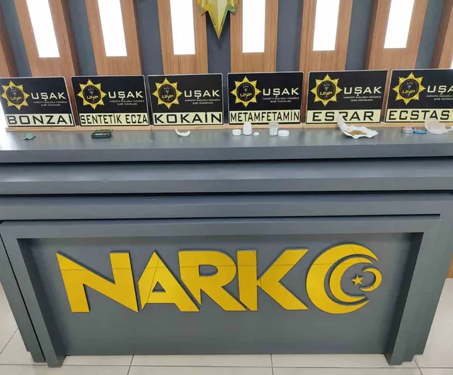 Uşak'ta uyuşturucu baskınında çok sayıda sentetik ilaç ve 14 tutuklu