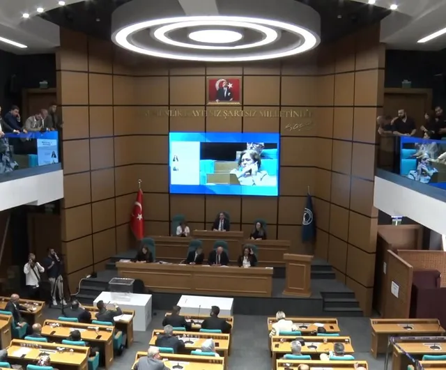 Üsküdar meclisinde çekişmeli oylama sonuçlandı: CHP'li Sibel Tan Çetinkaya başkanvekili oldu