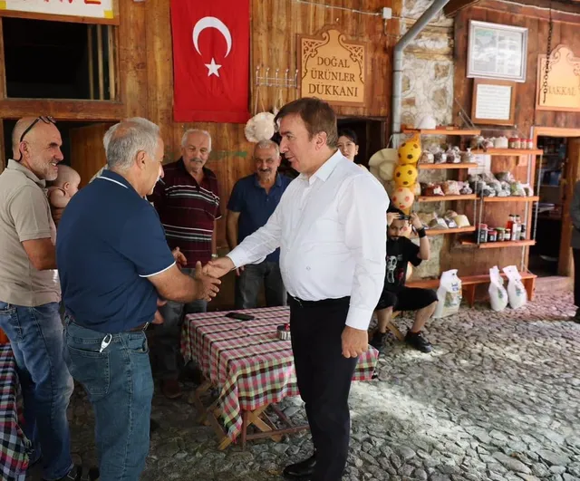 Vali Aydoğdu Apçağa'da esnaf ve köylülerle buluştu
