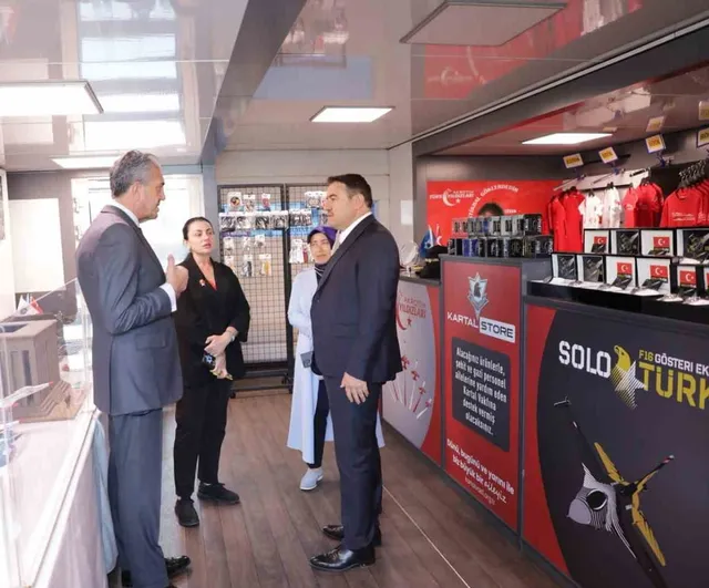 Vali Işın'dan Kartal Vakfı'nın Kartal Store Kaşif Tırı'na destek
