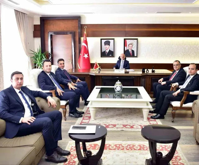 Vali Varol adli teşkilat yöneticileriyle ilçelerdeki çalışmaları değerlendirdi