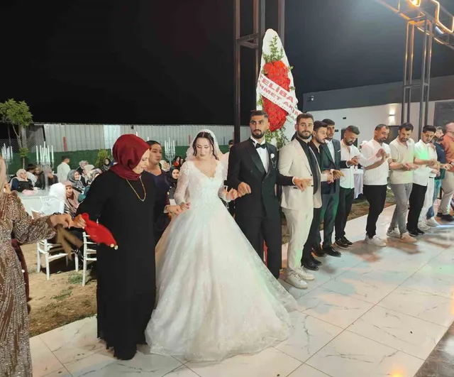 Varşova'dan Batman'a uzanan düğün: polonyalı İzabella ile Umutcan evlendi