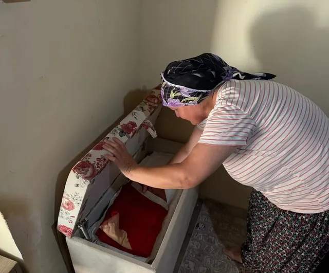 Vefa 36 yıldır korunan Kıbrıs bayrağını uzmanlara taşıdı